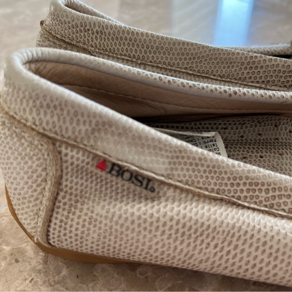Bosi cream color slip on shoe with detail on to oh shoe size 5 - Picture 7 of 8
